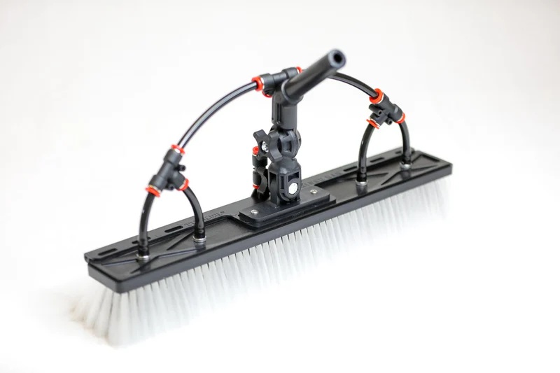 RHG T-18ALPHA-HY Tucker Water Fed Brush โ Alpha Boar and Nylon Bristle Hybrid - 4 Pencil Jets, Rinse Bar, and Swivel Neck XL 17in x 3in