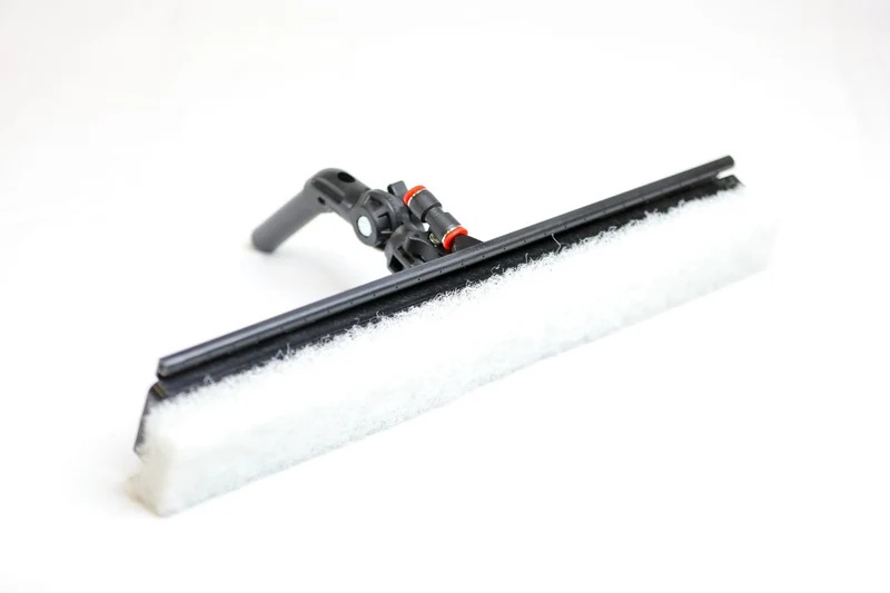 RHG T-ALPHA-SCRUB-XL Tucker Alpha Scrubber Water Fed Brush - Commercial Grade Polyester Pad and Rinse Bar 17in x 3in